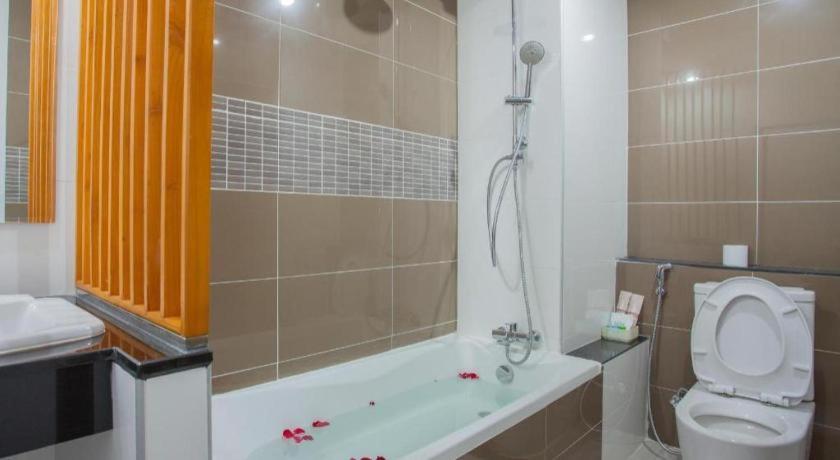 Gt Residence Hotel Buriram Extérieur photo