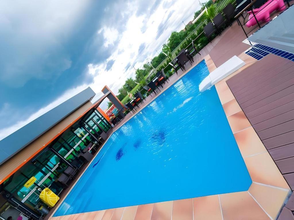 Gt Residence Hotel Buriram Extérieur photo