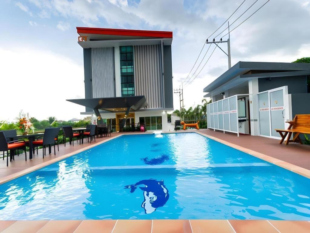 Gt Residence Hotel Buriram Extérieur photo
