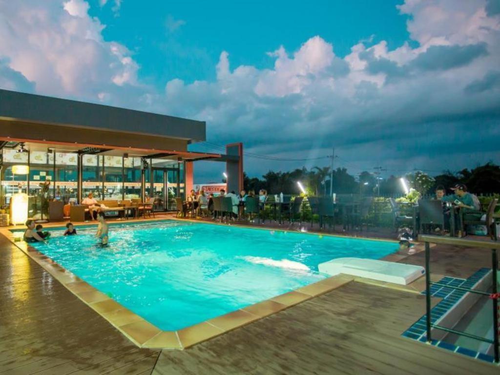 Gt Residence Hotel Buriram Extérieur photo