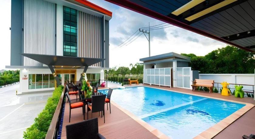 Gt Residence Hotel Buriram Extérieur photo