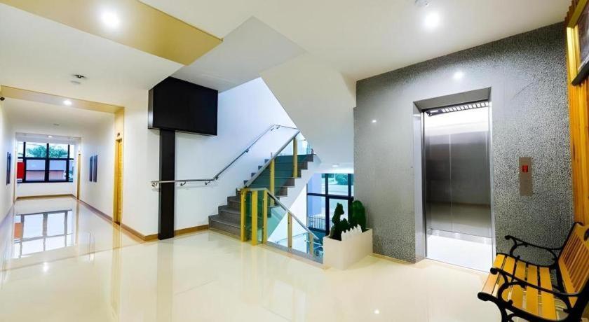 Gt Residence Hotel Buriram Extérieur photo