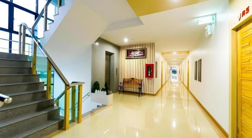 Gt Residence Hotel Buriram Extérieur photo