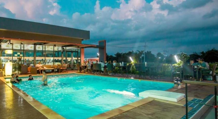 Gt Residence Hotel Buriram Extérieur photo