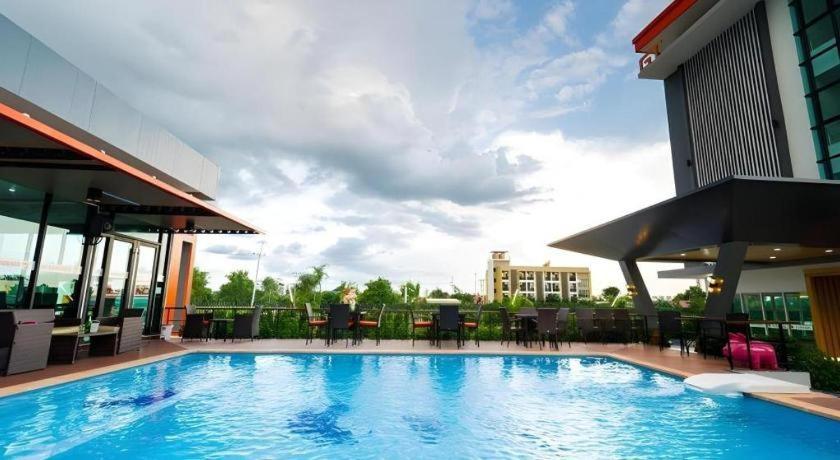 Gt Residence Hotel Buriram Extérieur photo