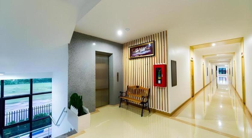 Gt Residence Hotel Buriram Extérieur photo